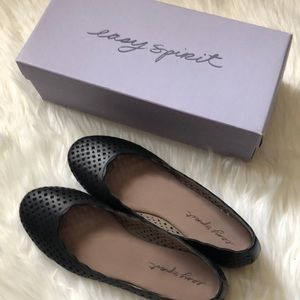 SOLD - Easy Spirit Gelica black flats - size 6.5